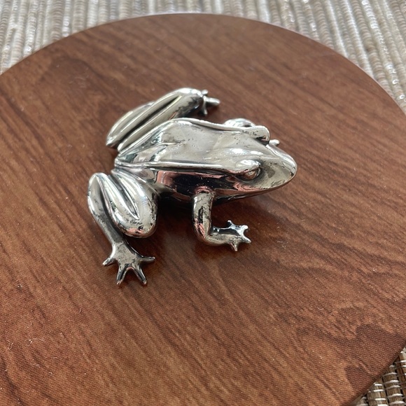 Tiffany & Co. Other - Tiffany & Co paperweight Silver frog